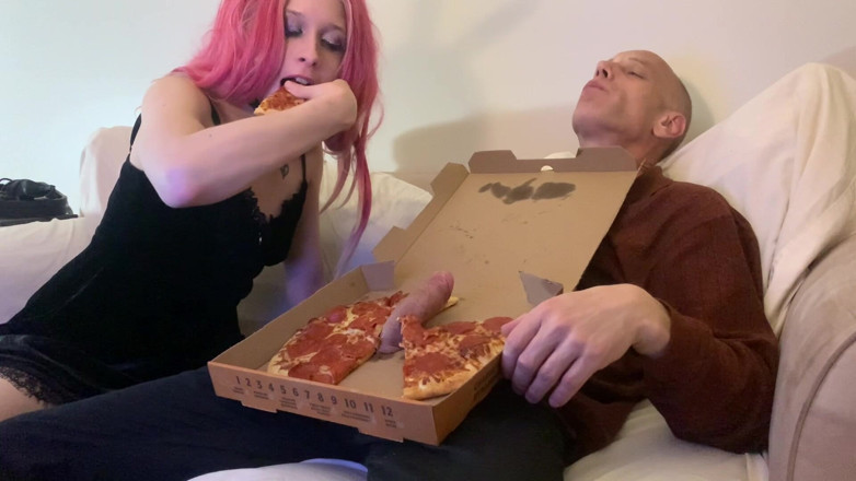 EmoDream1998: Pizzacının yarağıyla pizza yiyor