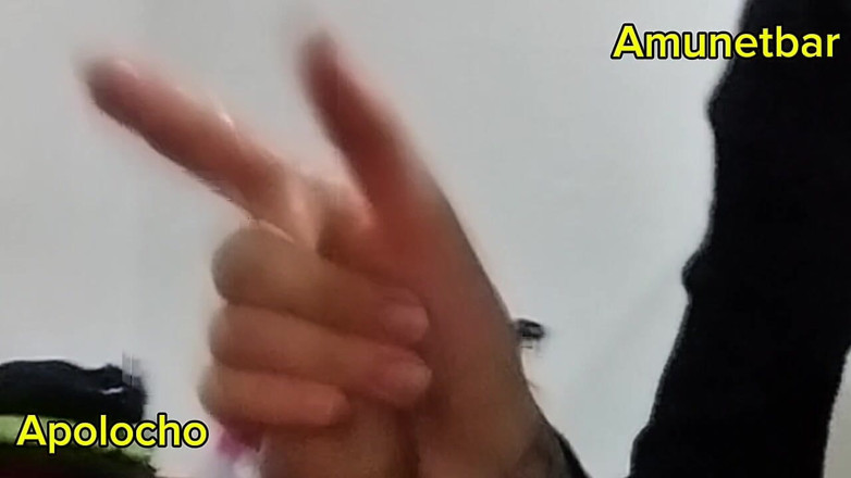 ApoloCho: Dostane kouření od kamaráda hladové po čůrákovi