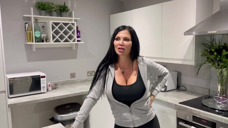 Jasmine Jae: Đụ thợ máy