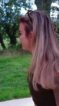 Ateşli sarışın trans kız Lily Adick ormanda İngiliz psikopat tarafından sikiliyor