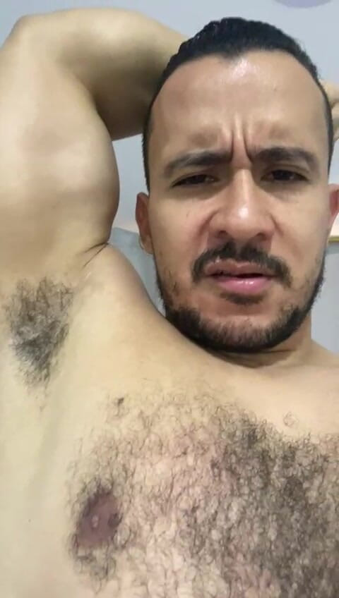 Christian_colombian: Muskeln eines sehr notgeilen Latinos Teil 1