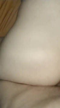 Fodendo sua colega de quarto sem camisinha e gozada nele!