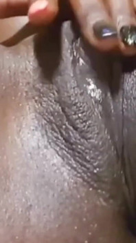 Aku lagi asik masturbasi memek besiku bagian 7
