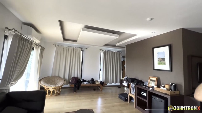 John Tron X: Johntronx - servitoarea thailandeză cu forme este futută și umplută cu spermă în...