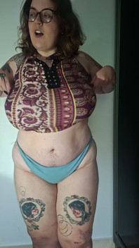La Nerd Gordita Se Desnuda Para Ti (hermosas Tetas Caídas)