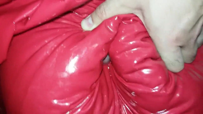 Naxy: 사정하지 않고 따먹히는 빨간 반짝이는 바지