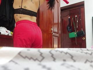irina69star: Mucama culona se desnuda provocativamente