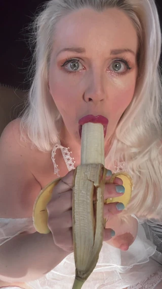 Sultry Silvea: Ateşli Silvea güzel ışıkta fışkırtıyor