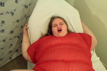 BBW nurse Vicki adventures with friends: Un esclave est fait manger la chatte pour sa maîtresse,...