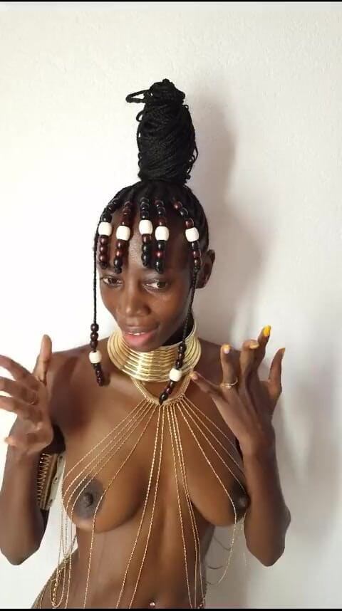 Missblackreey: अल्ट्रा सेक्सी अफ्रीकी देवी नृत्य