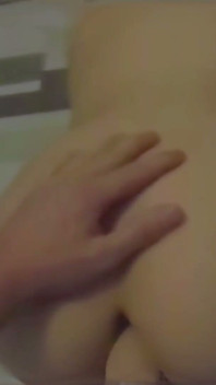 Tânăra studentă supusă este futută de mașina de futut și apoi ejaculează peste tot. în Ego Perspectiva