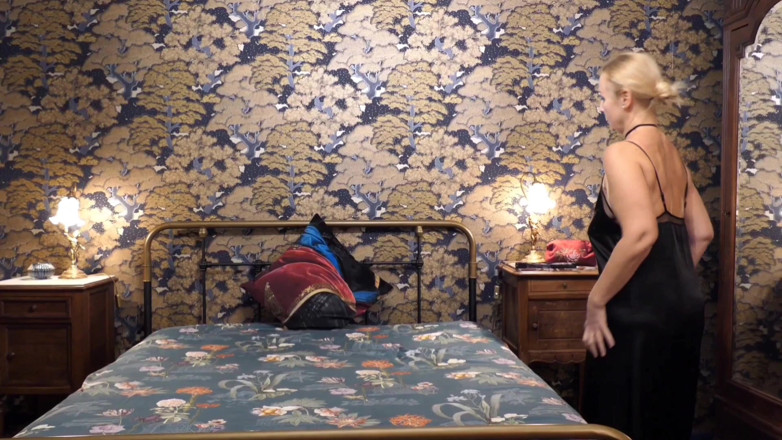 Selena701: 金髪の成熟した妻がストッキング姿でセックスを楽しむ