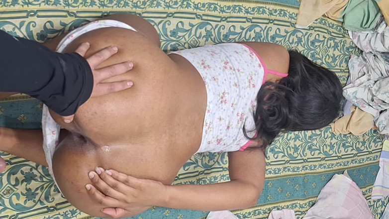 Brunnete Sofi: Geef het in mijn kont omdat ik het daarom groot...