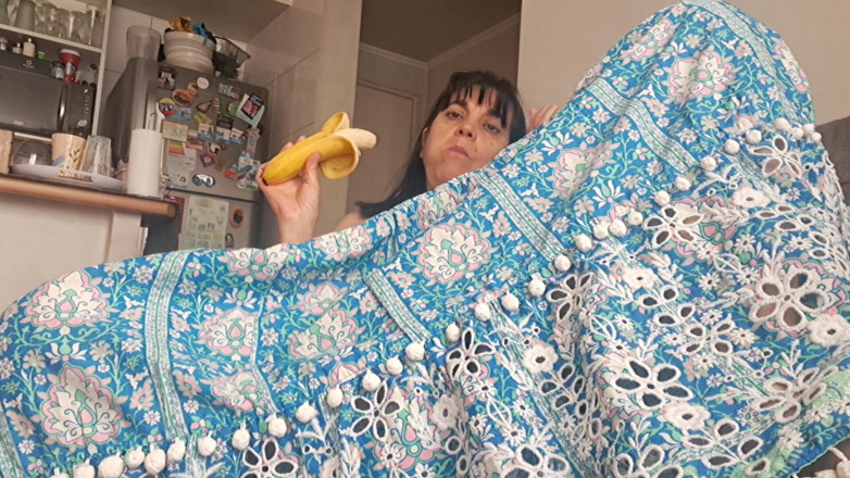 Mommy big hairy pussy: Madrastra en sillón tocando su coño