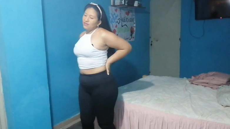 Sexysweet0455: Joven universitaria llega a casa cansada y tiene que complacer...