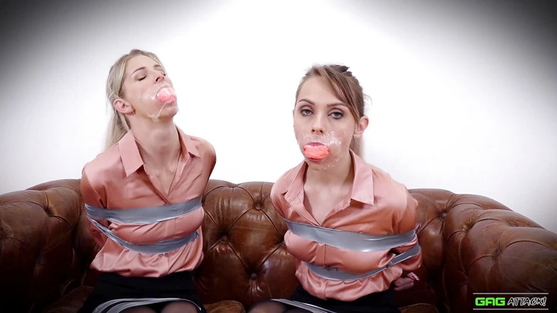 Gag Attack: Chloe &amp; Rebecca - 秘书