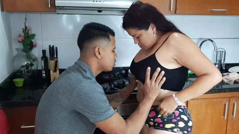 Salma Hayek: Moje Sexy Macecha Mě Deepthroats Před Snídaní, Šukám Ji V Kuchyni