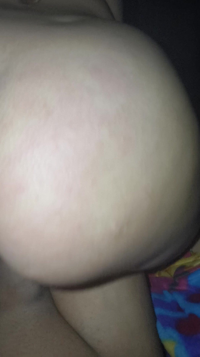 BowingFlirt21: Sculacciata alla cintura e schiaffeggiata dal fidanzato mentre scopa il...