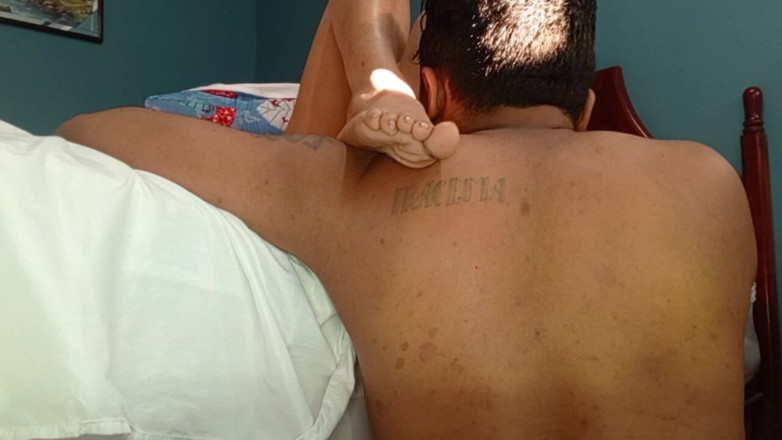 Skinnydanie21: Kakak tiri saya mengisap vagina saya