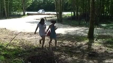 Hard Lesbians: Dwie gilfy czują się napalone w lesie