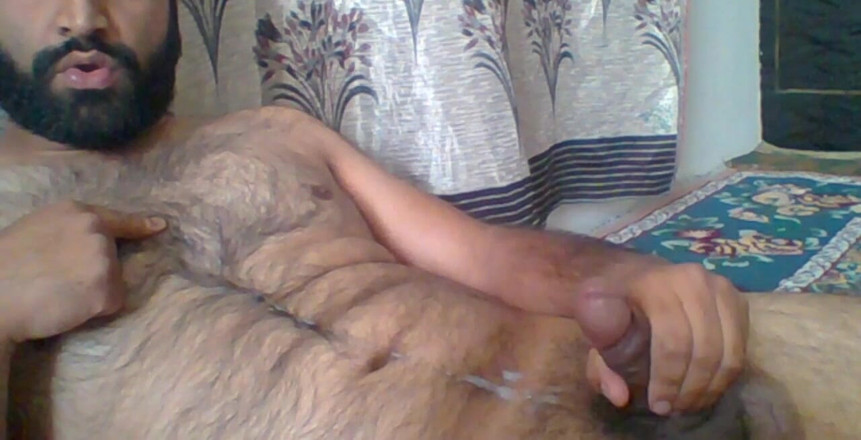 BibearXXX: Spermă fierbinte șarjă de spermă pe burta mea păroasă în timp ce...