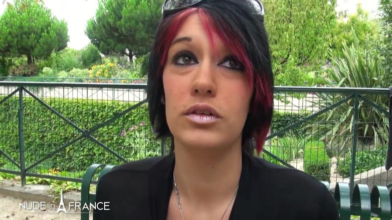 Nude in France: Prsatá holka Kenza je ošukaná a vystříkaná na obličej