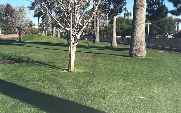 Kapri Sun: Transgirl Golf fără chiloți