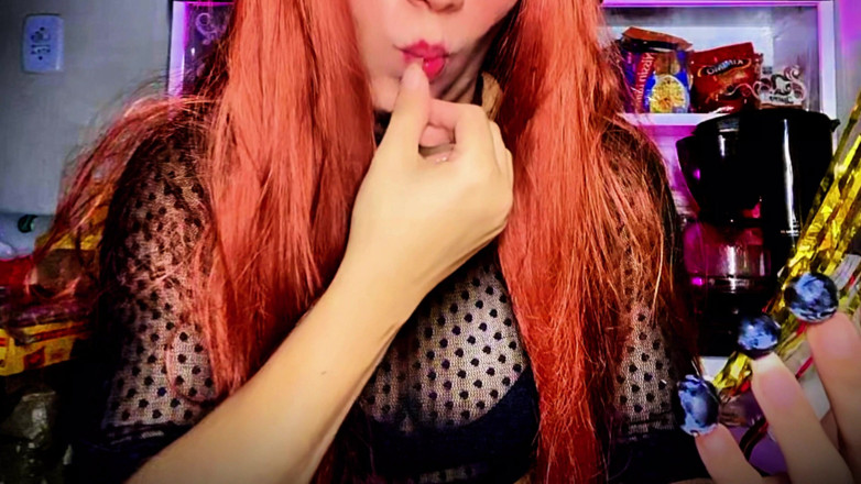 Goddess Li: 포도를 먹는 여신 Li!