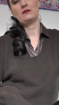 Mama vitregă într-un pulover Cashmere, pulover Love, spermă pe pulover cu vedere la persoana 1, doamna Victoria Valente