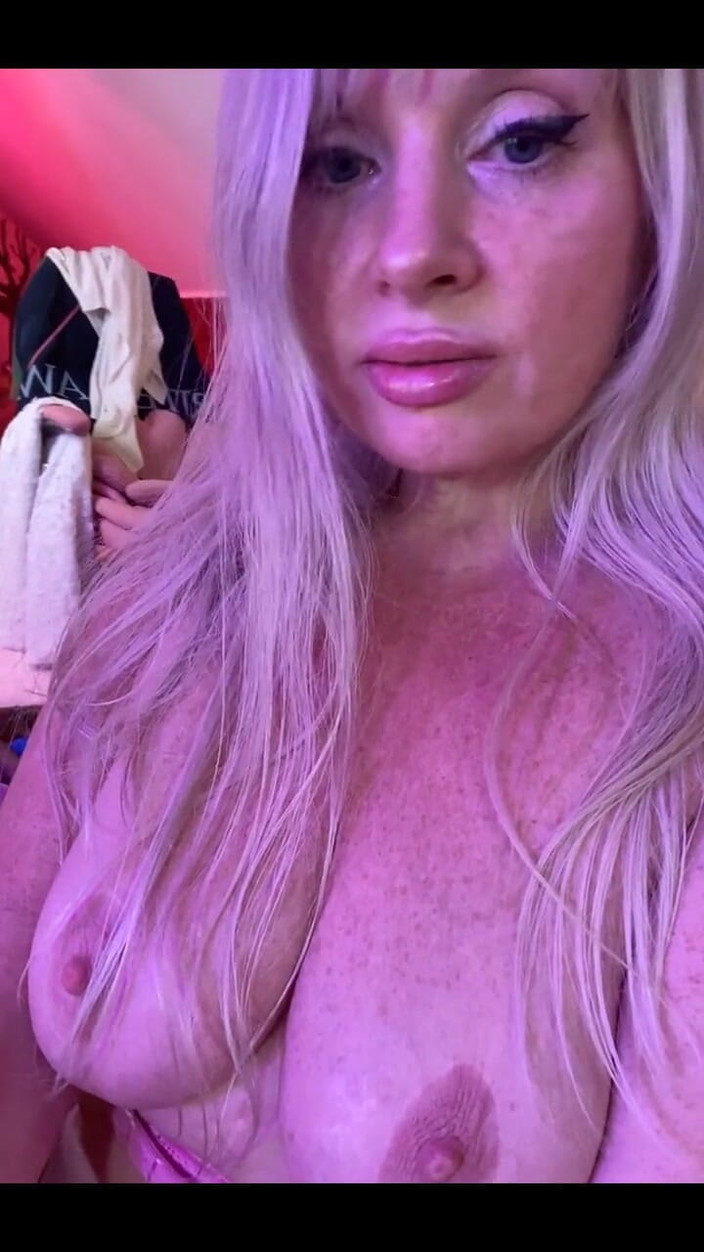 PaintedRose: Yêu chính mình và tôi ở đây làm điều tương tự