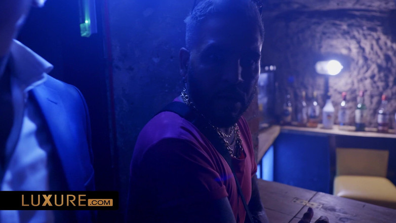 Luxure: Cizinec, který probudil Carollinu