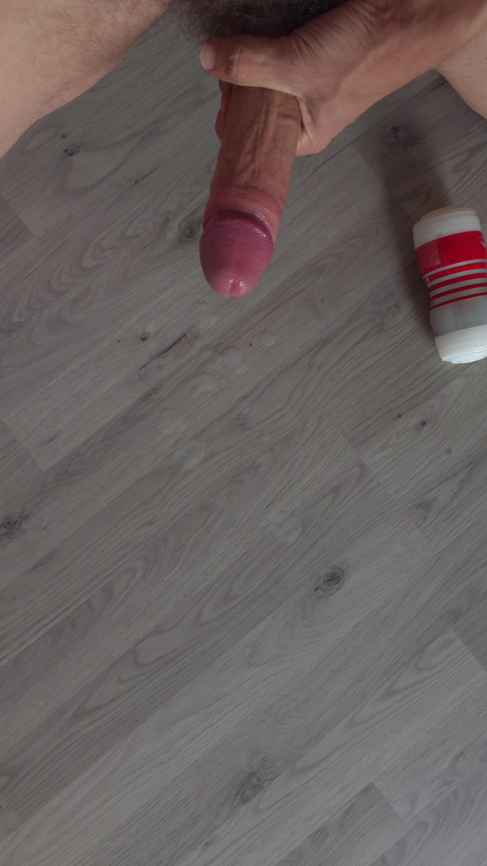 Arab on White: Borstelige man neukt masturbator en schiet sperma