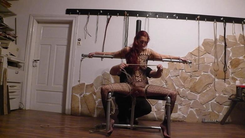 Only Production: Slave Chair Deel 1/5: Ik Bind Mijn Slaaf Aan Haar Nieuwe...