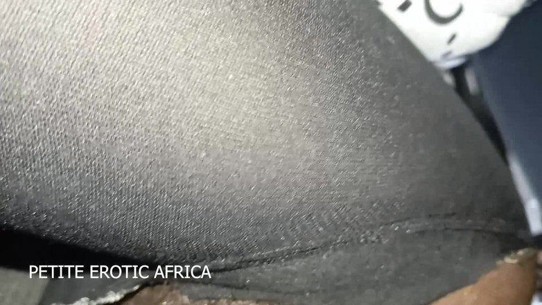Petite Erotic Africa: Šukání lilltle lovet kundičky a zadku