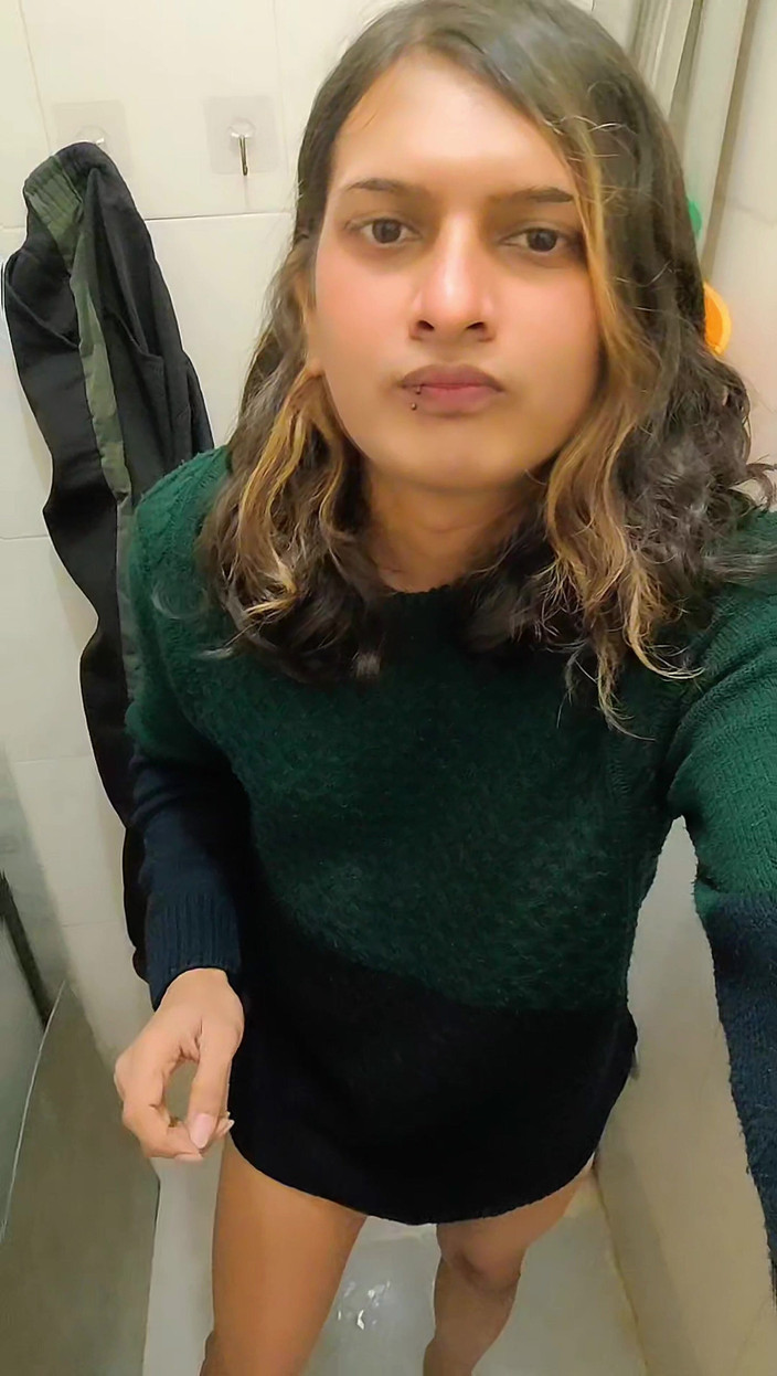 Zoyasazadai: Zoya Shezadi in De Woonkamer Geniet Alleen Van Een Gevoel...