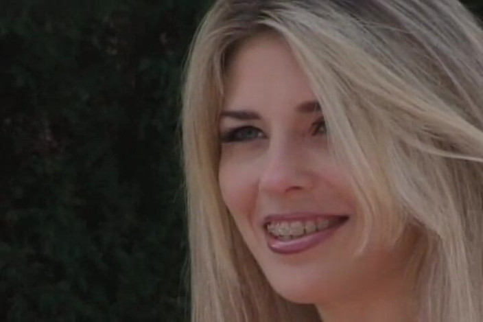 Hot Girlz: Un tip nigerian fute o blondă fierbinte și superbă pe piscină