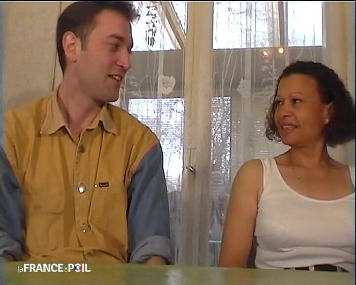 La France a Poil: Chlupatá zralá děvka sodomizovaná a ošukaná pěstí ve trojce