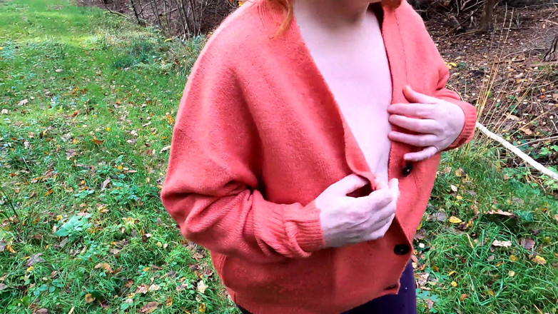 Bouncy Tits Action: Piegati alla schiena e goditi la tua punizione di tette