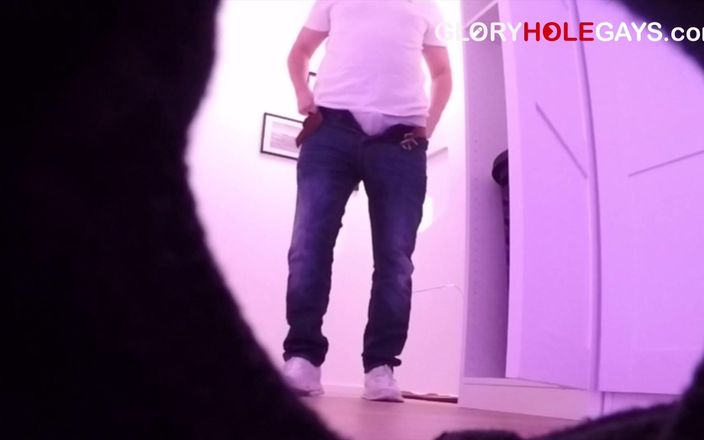 GLORYHOLEGAYS: 22-letni Twink spuszcza się na mój język w Gloryhole - i...