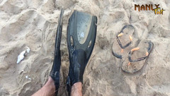 Manlyfoot: Cum Fins & Flippers - Nudistická pláž - Série ponožky se spermatem - Manlyfoot -...