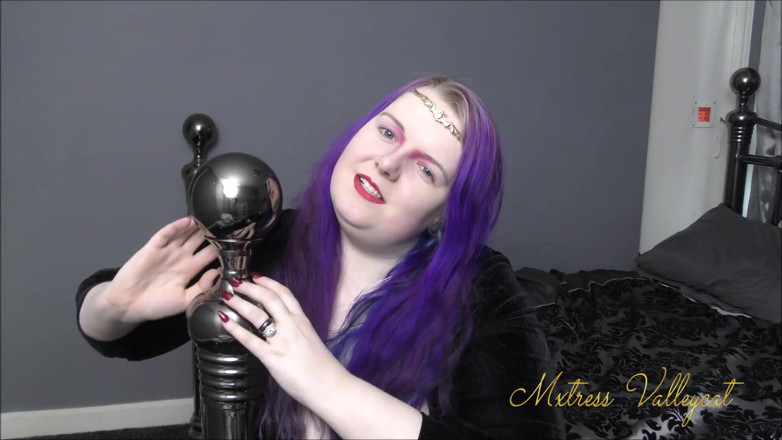Mxtress Valleycat: Taunting you with my demonic nails