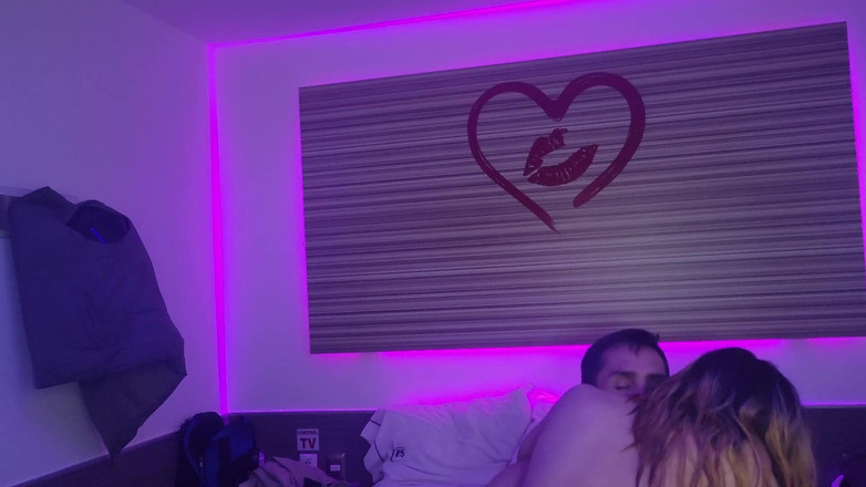 Crystal Phoenix: Un Chico Me Folla En El Cuarto De Hotel