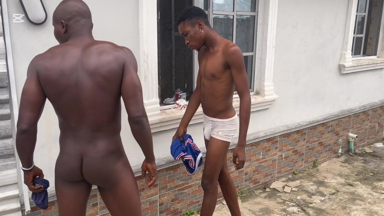 Bolatheboss: Il mio nuovo studente non riesce a prendere gli occhi...