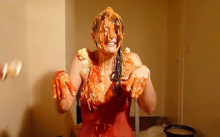 Gunked up girls: Jess yes or no splosh