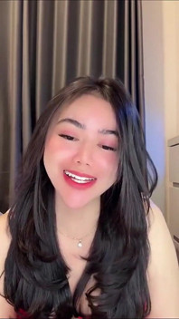 Żywe indonezyjskie dziewczyny, które sprawiają, że flirtujesz