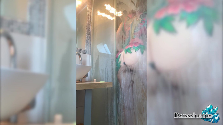 Dayana Ice: Natural tits babe jerk off in shower
