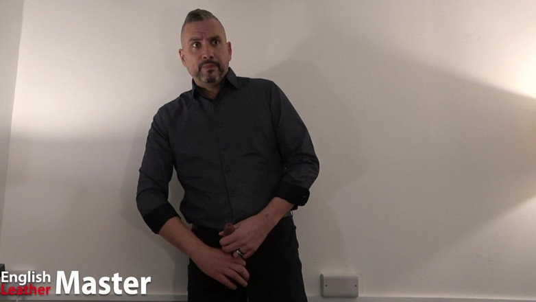 EnglishLeathermaster: Maestra usa masturbador y da instrucciones de paja