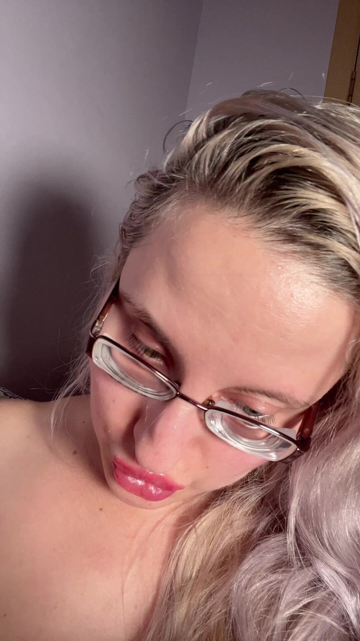 FinDom Goaldigger: Jadilah babi bayaranku yang kecanduan: findom si cewek yang menggoda...