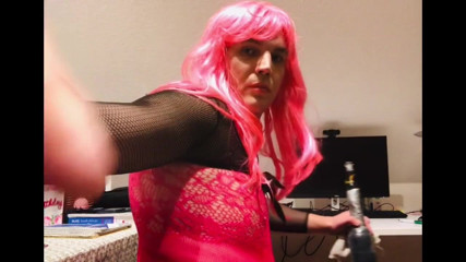 Fuck him hard: Üç fahişe sikiliyor