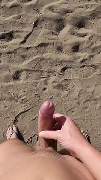 Berkongkek di Dunes di luar rumah